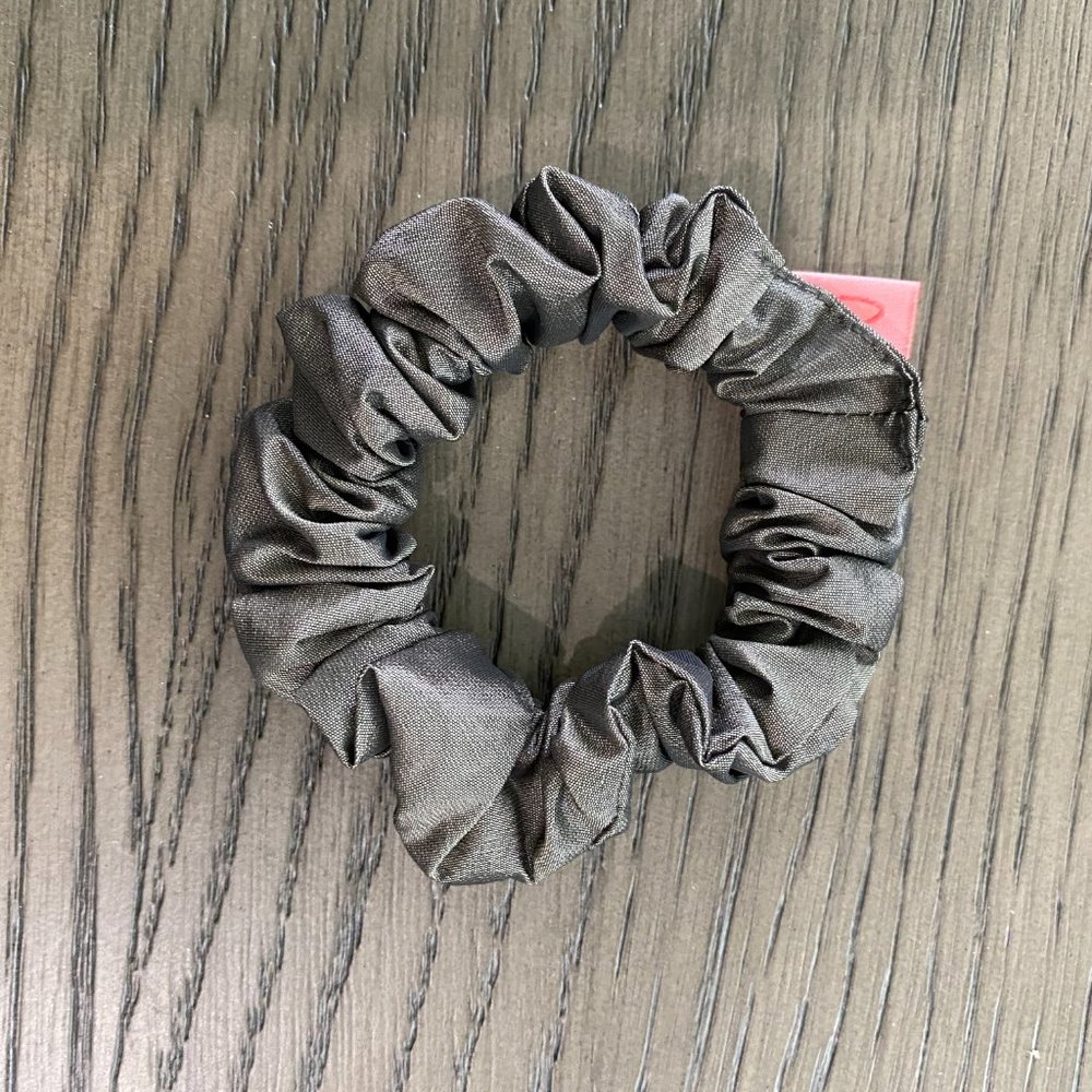 Dew Edit scrunchie - Picture 2 of 2